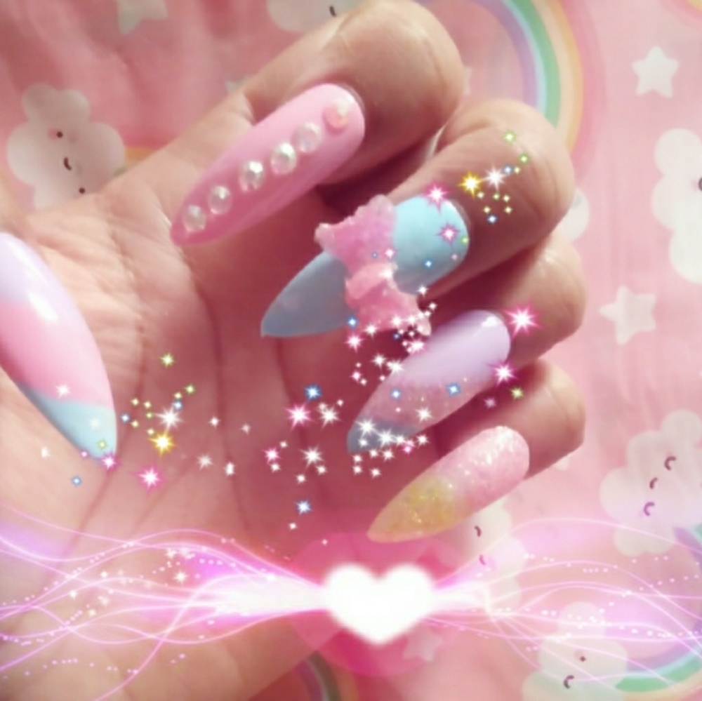 Fake Nails - Picture 2 of 6